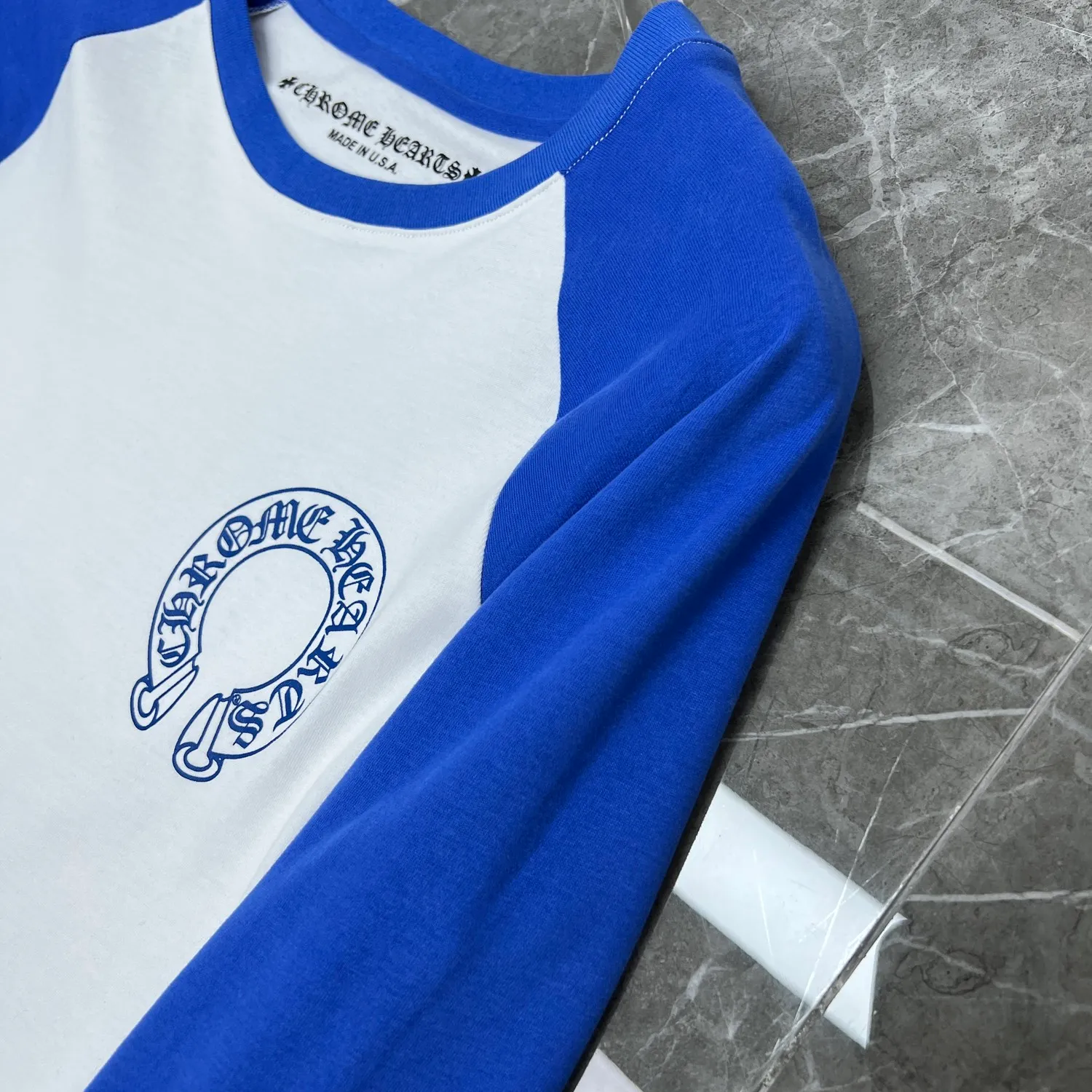 P160 Chrome Hearts🍁Long T Series🍁 Available simultaneously at counters❤️Fully upgraded fabrics! ! Crow letter horseshoe blue and white color matching raglan long-sleeved T. Printed and dyed with imported environmentally friendly glue. Re-engraved version 1:1 high weight original fabric 🌈Recommended color: blue and white color matching🌈 Size: S, M, L, XL